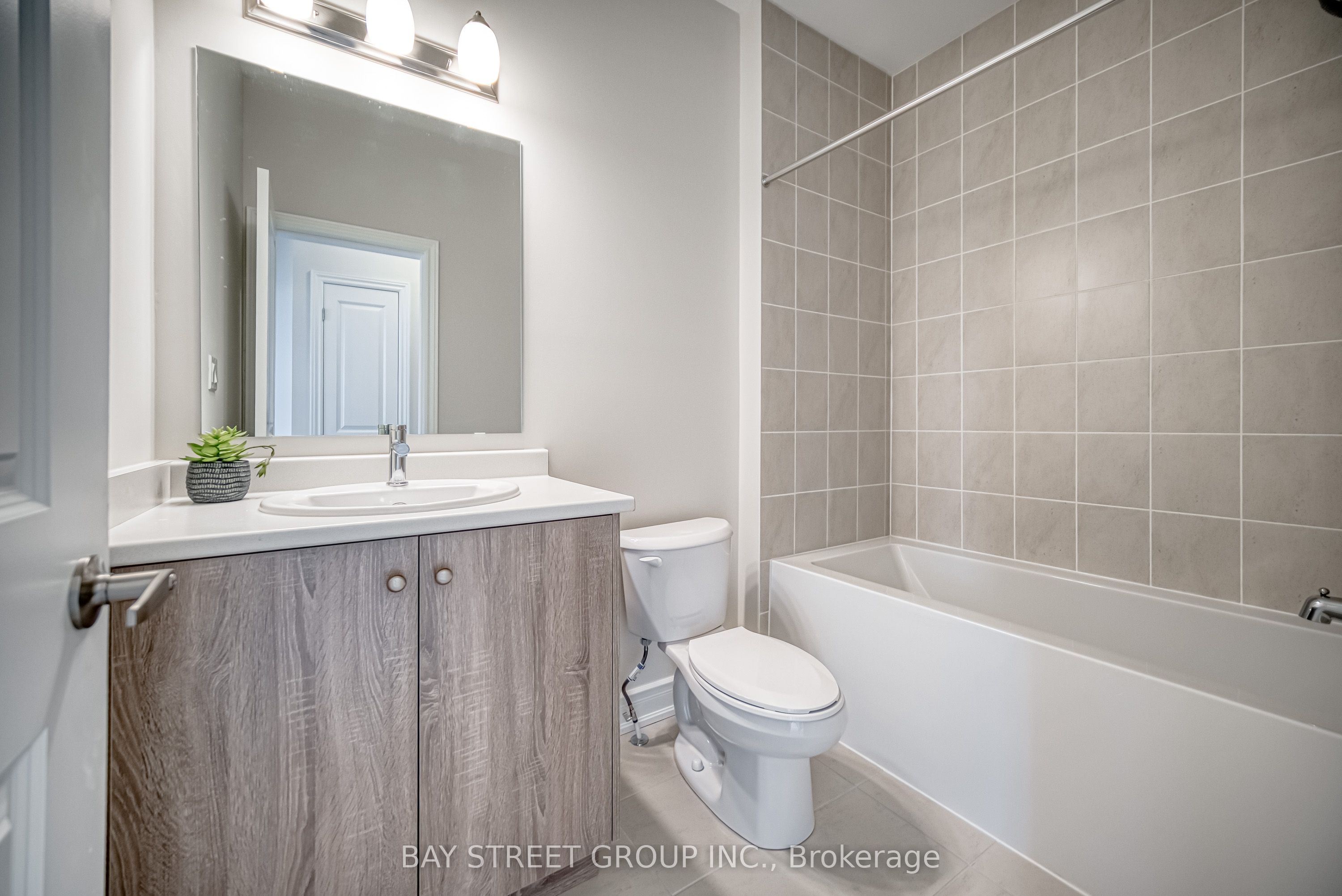 1411 Courtleigh Trail