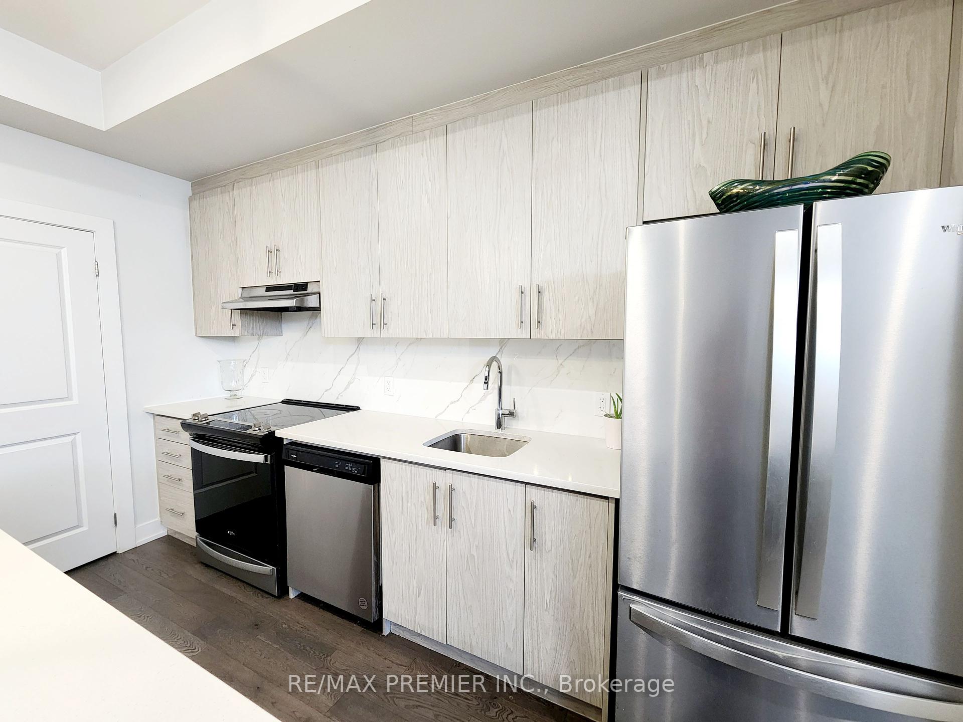 3 Bedrooms Condo at 9560 ISLINGTON,  Vaughan For sale