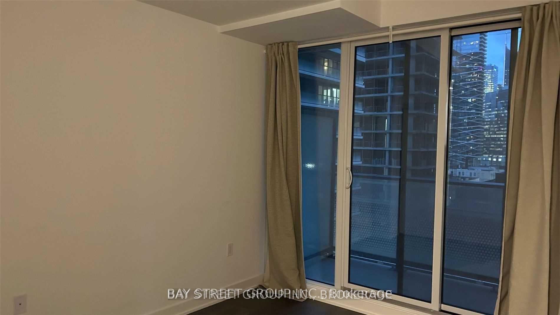 3 Bedrooms Condo at 115 Blue Jays, Toronto For sale
