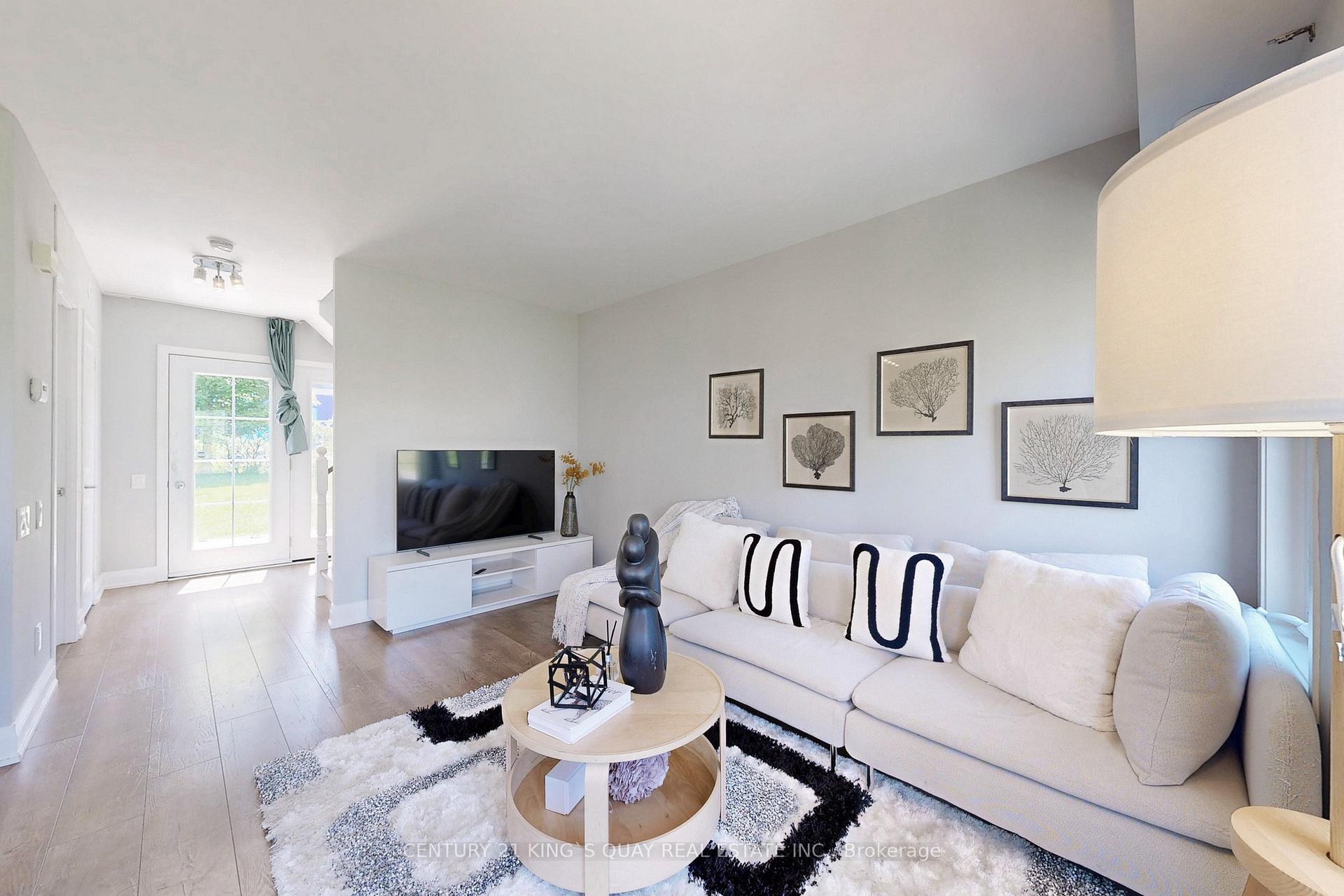 2 Bedrooms Condo at 9 Windermere, Toronto For sale
