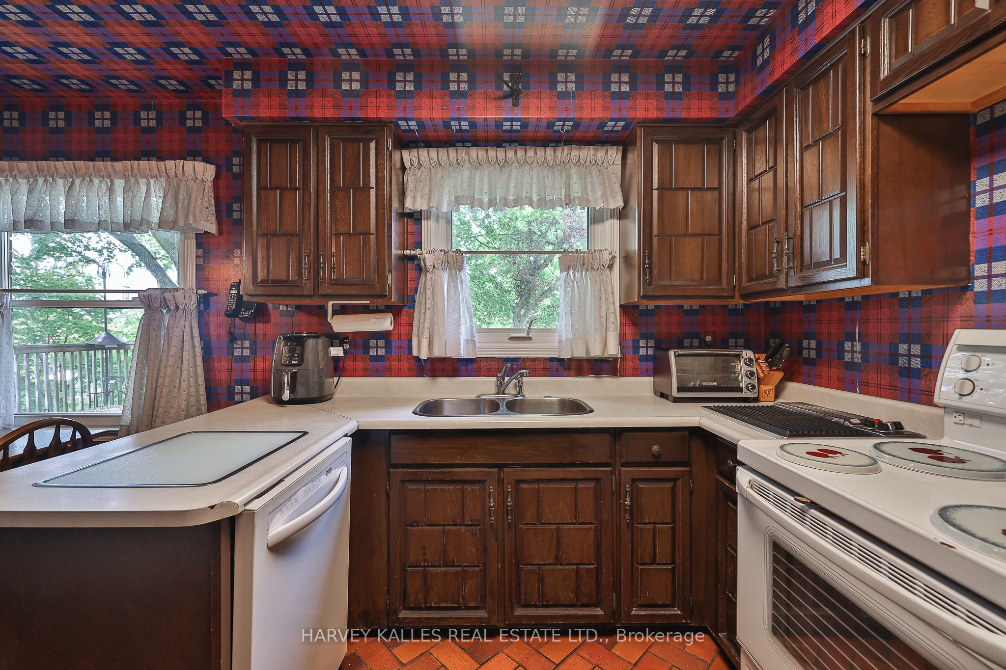 28 Waggoners Wells Lane