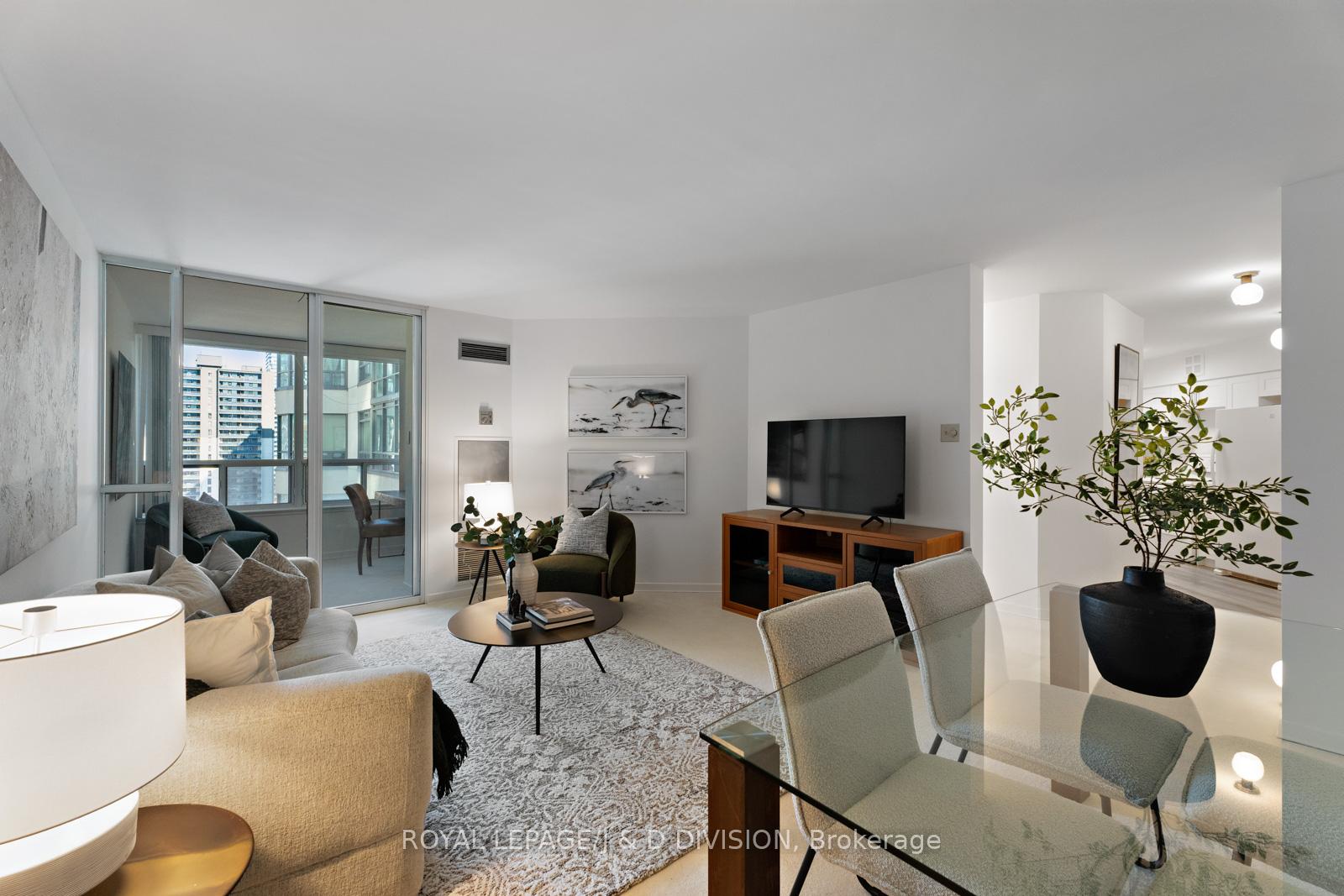 2 Bedrooms Condo at 25 Maitland,  Toronto For sale