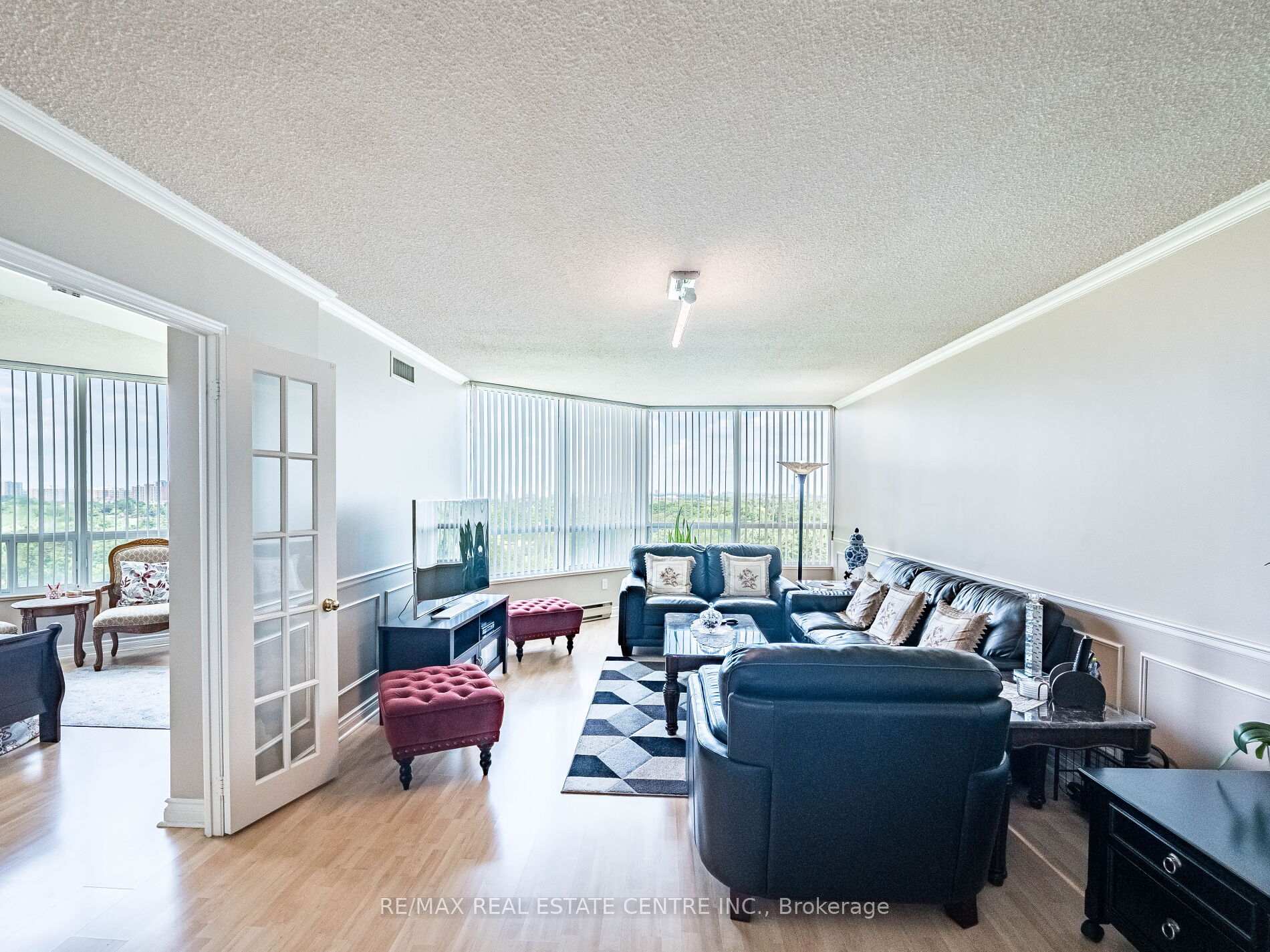 3 Bedrooms Condo at 168 Bonis, Toronto For sale
