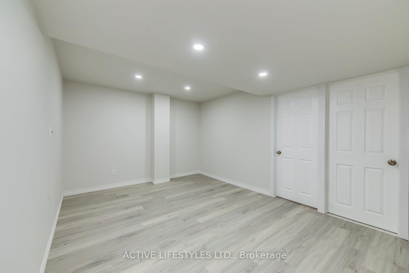 4 Bedrooms Condo at 2301 Derry, Mississauga For sale