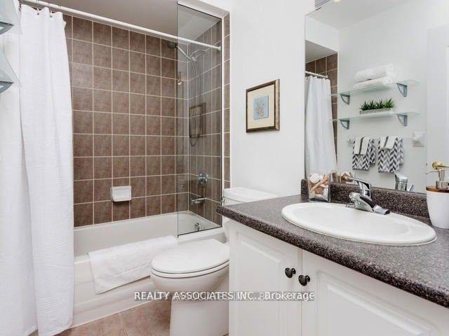 3 Bedrooms Condo at 199 Hillcrest,  Mississauga For sale