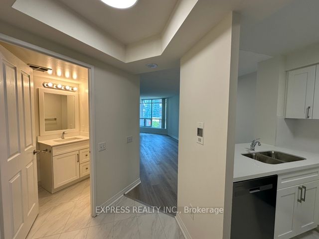 942 Yonge