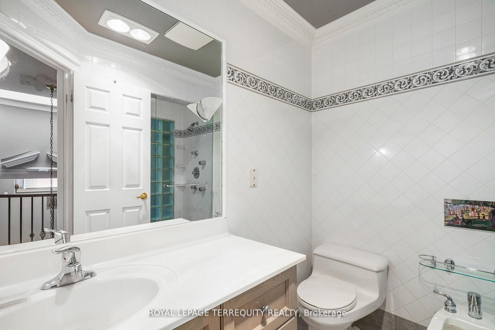 3 Bedrooms Condo at 197 La Rose, Toronto For sale