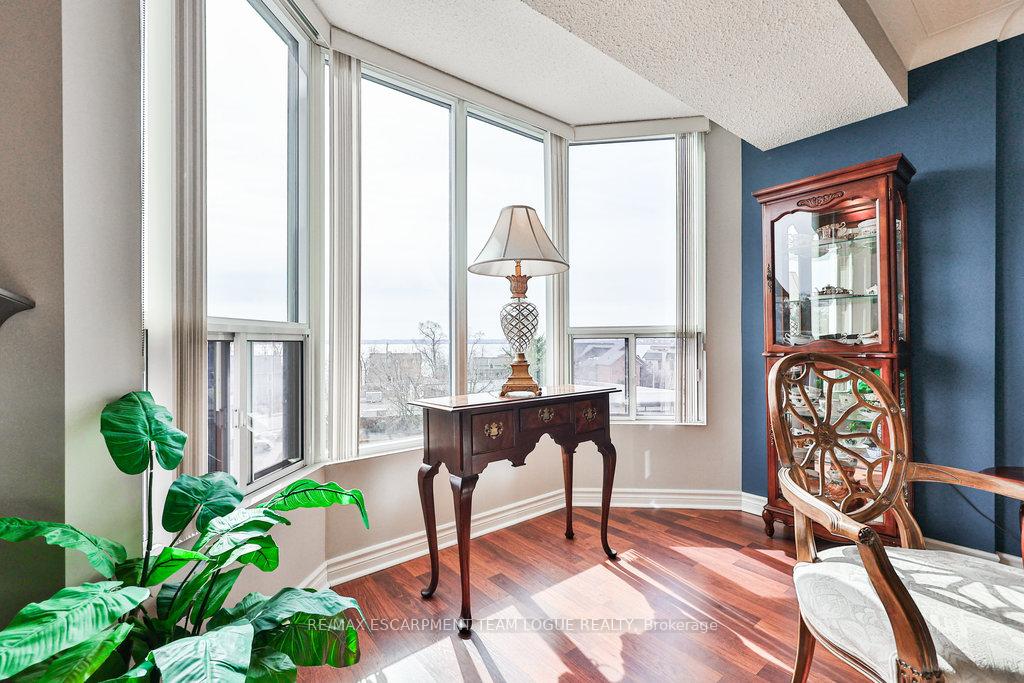 2 Bedrooms Condo at 2121 Lakeshore,  Burlington For sale