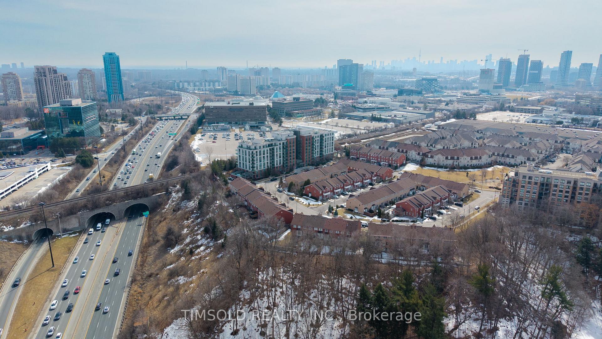 2 Bedrooms Condo at 120 Dallimore, Toronto For sale