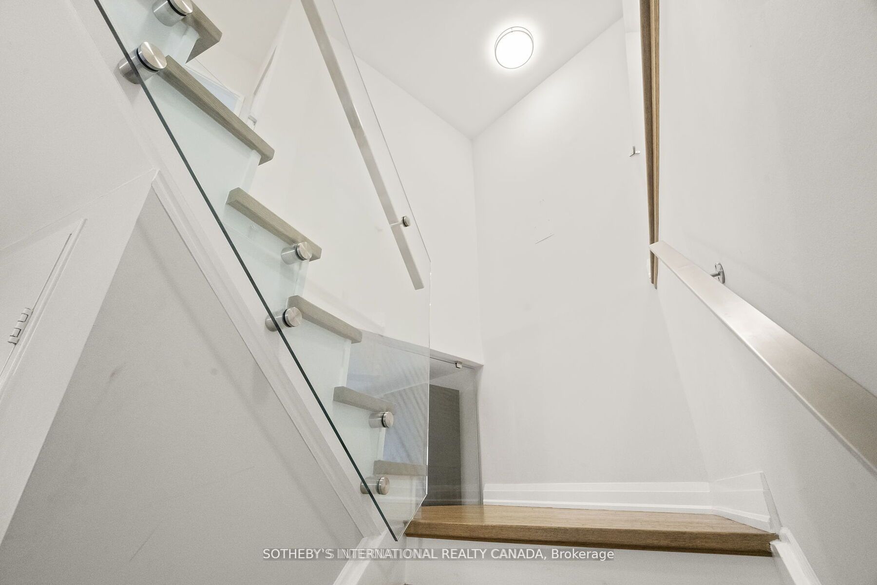 #2208 - 33 Harbour Square, Toronto, ON M5J 2G2