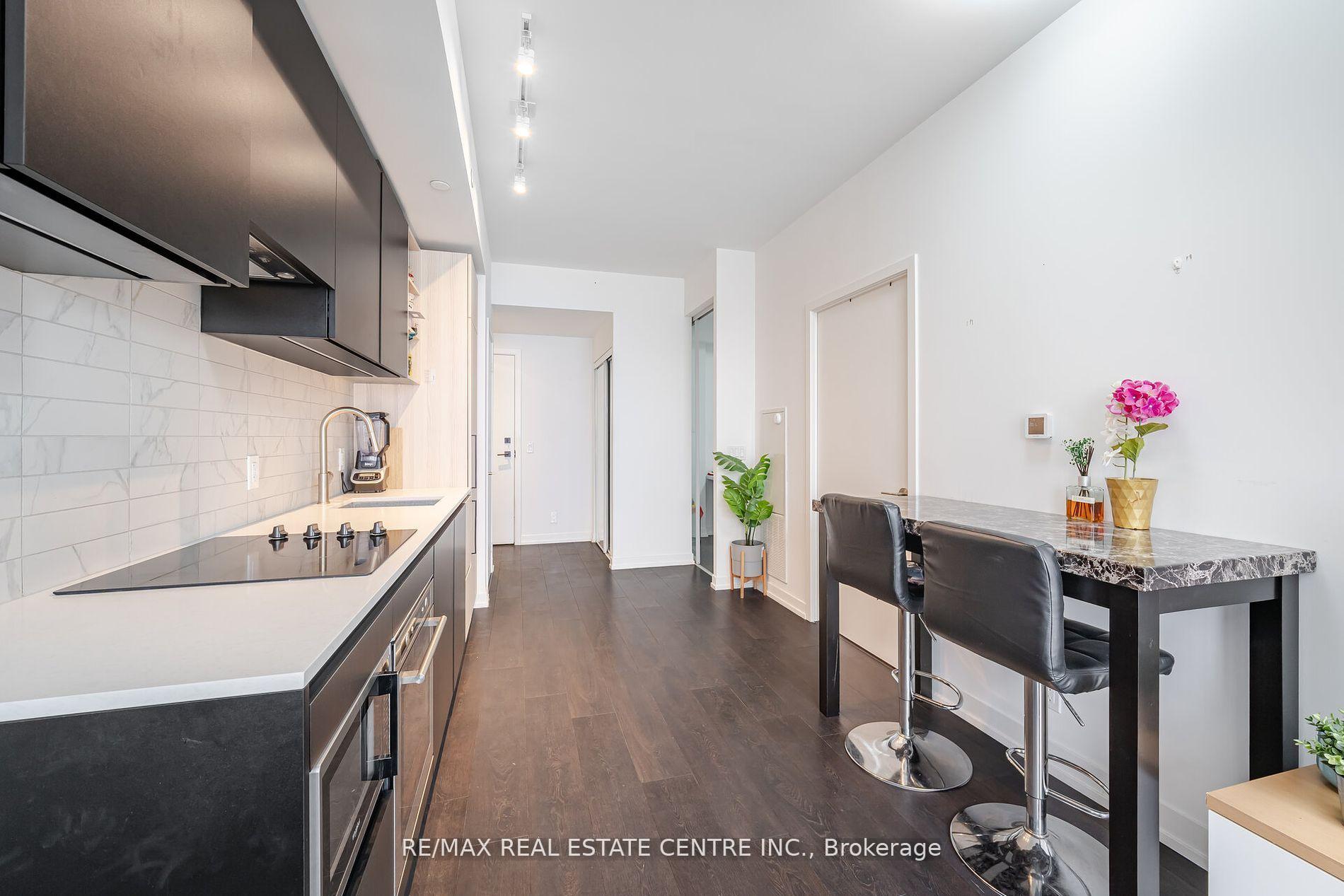 2 Bedrooms Condo at 55 Mercer,  Toronto For sale