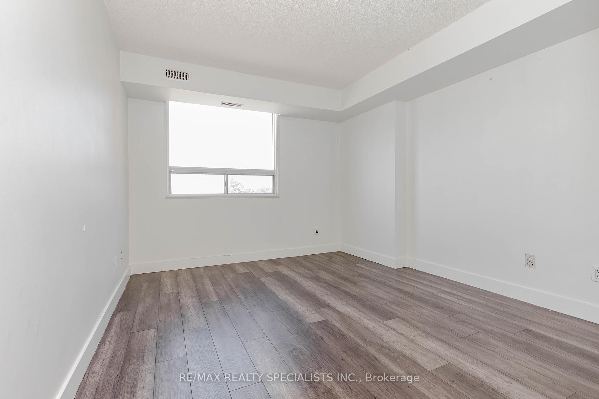 2 Bedrooms Condo at 32 Tannery, Mississauga For sale