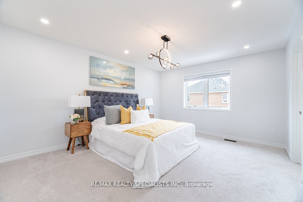 31 Enford Crescent