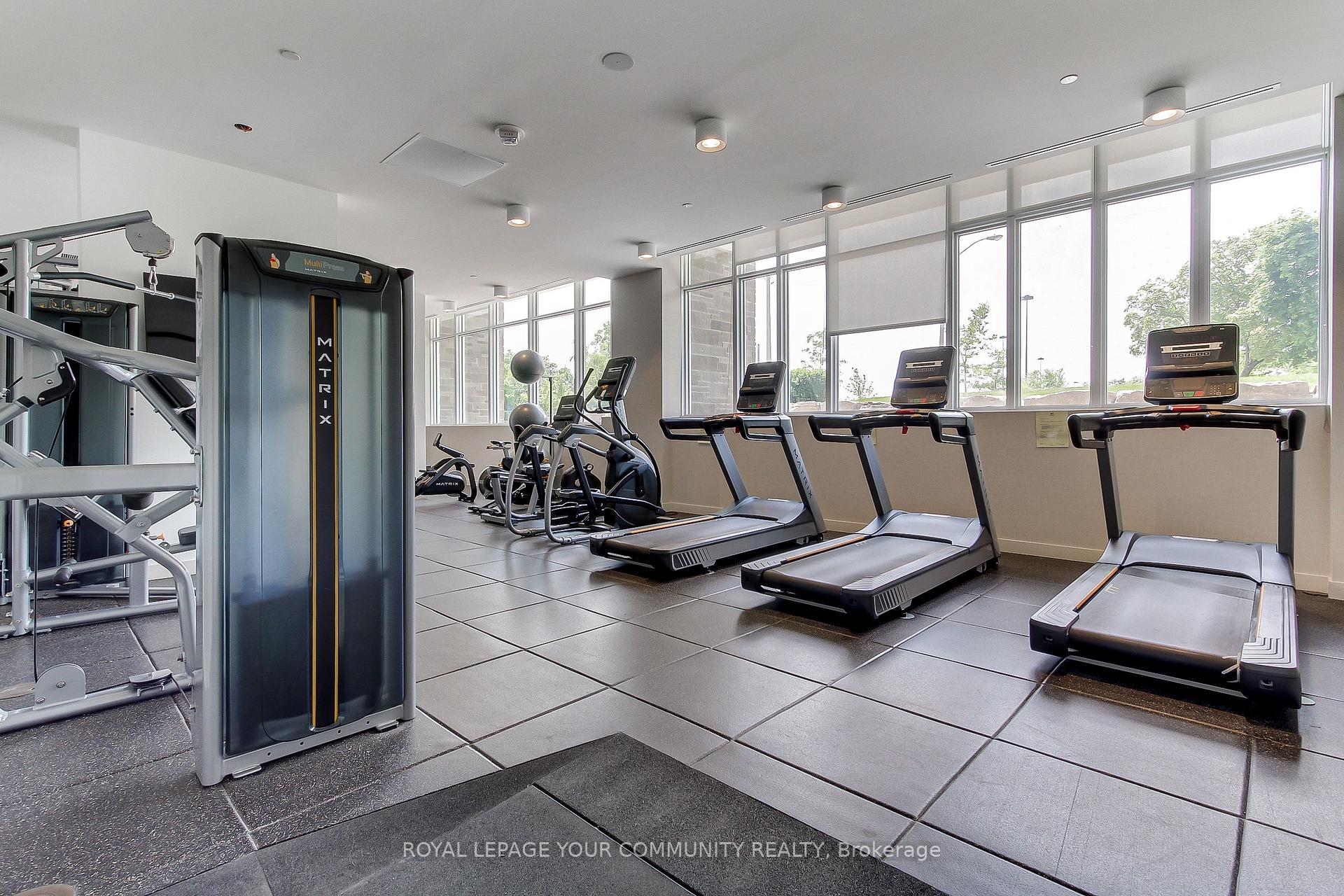 2 Bedrooms Condo at 10 Deerlick, Toronto For sale