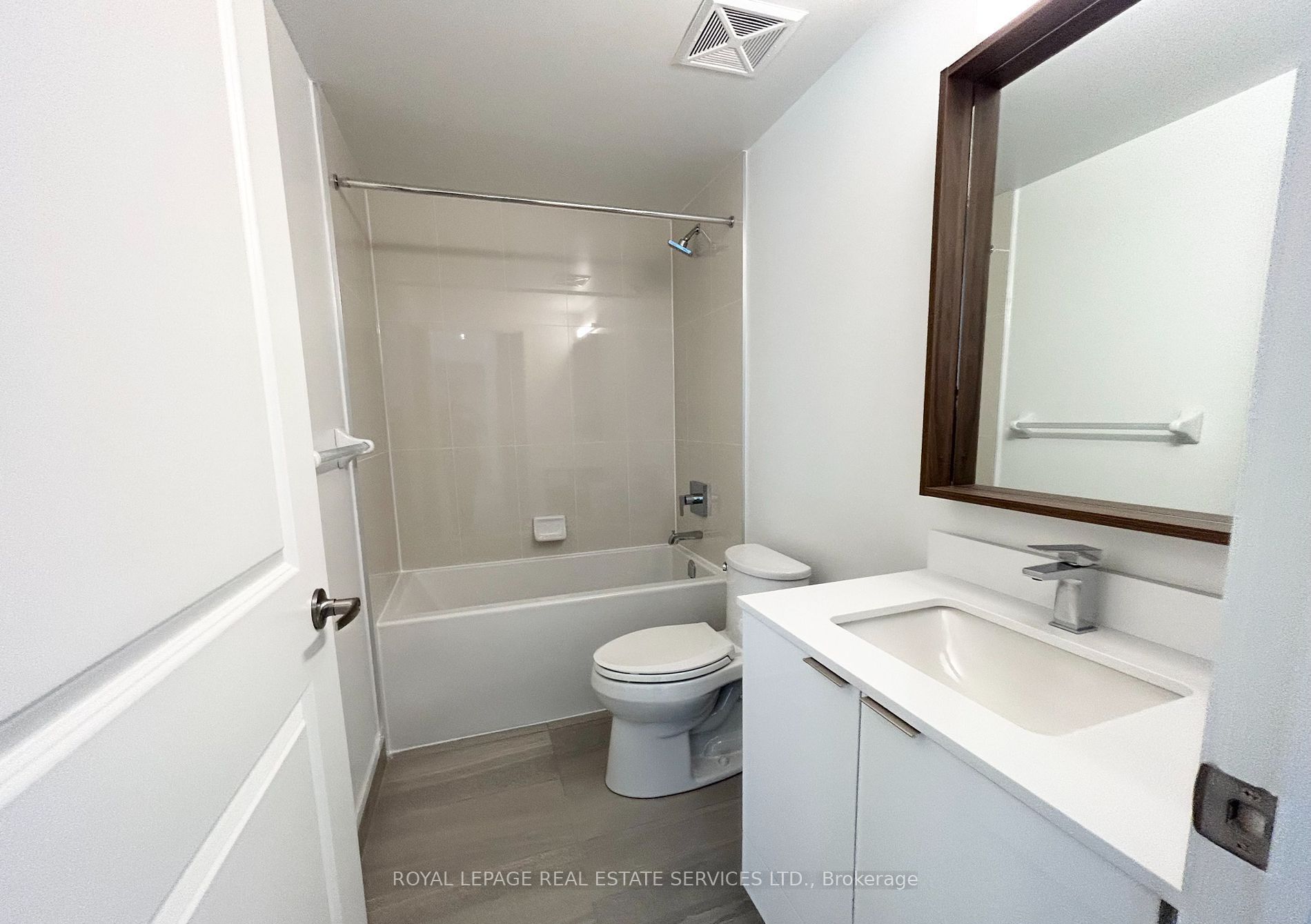 543 Richmond Street W, #425