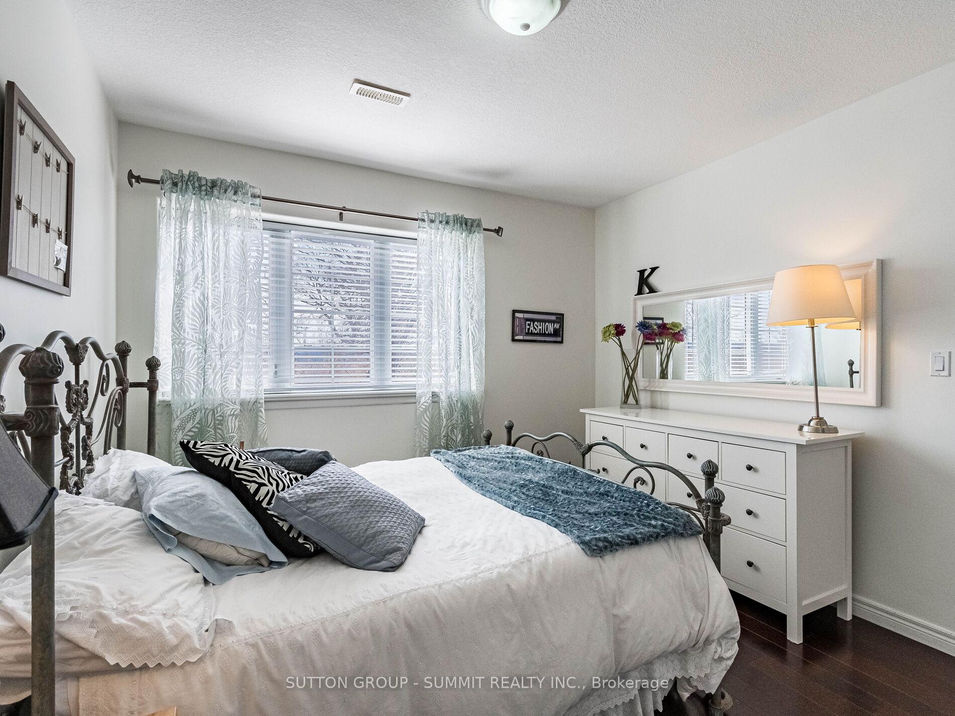 3 Bedrooms Condo at 484 Millen, Hamilton For sale