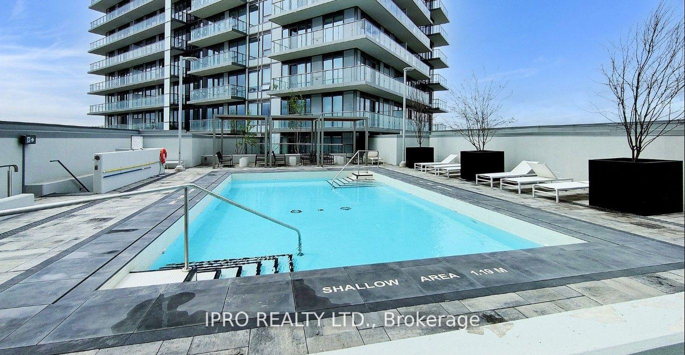3 Bedrooms Condo at 4675 Metcalfe, Mississauga For sale