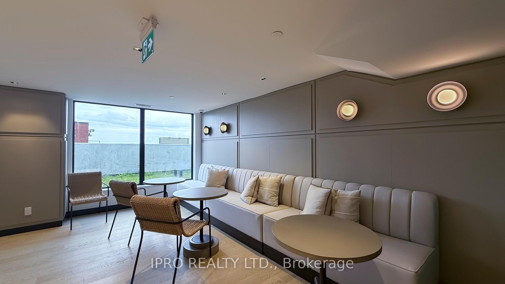 2 Bedrooms Condo at 3200 William Coltson, Oakville For sale