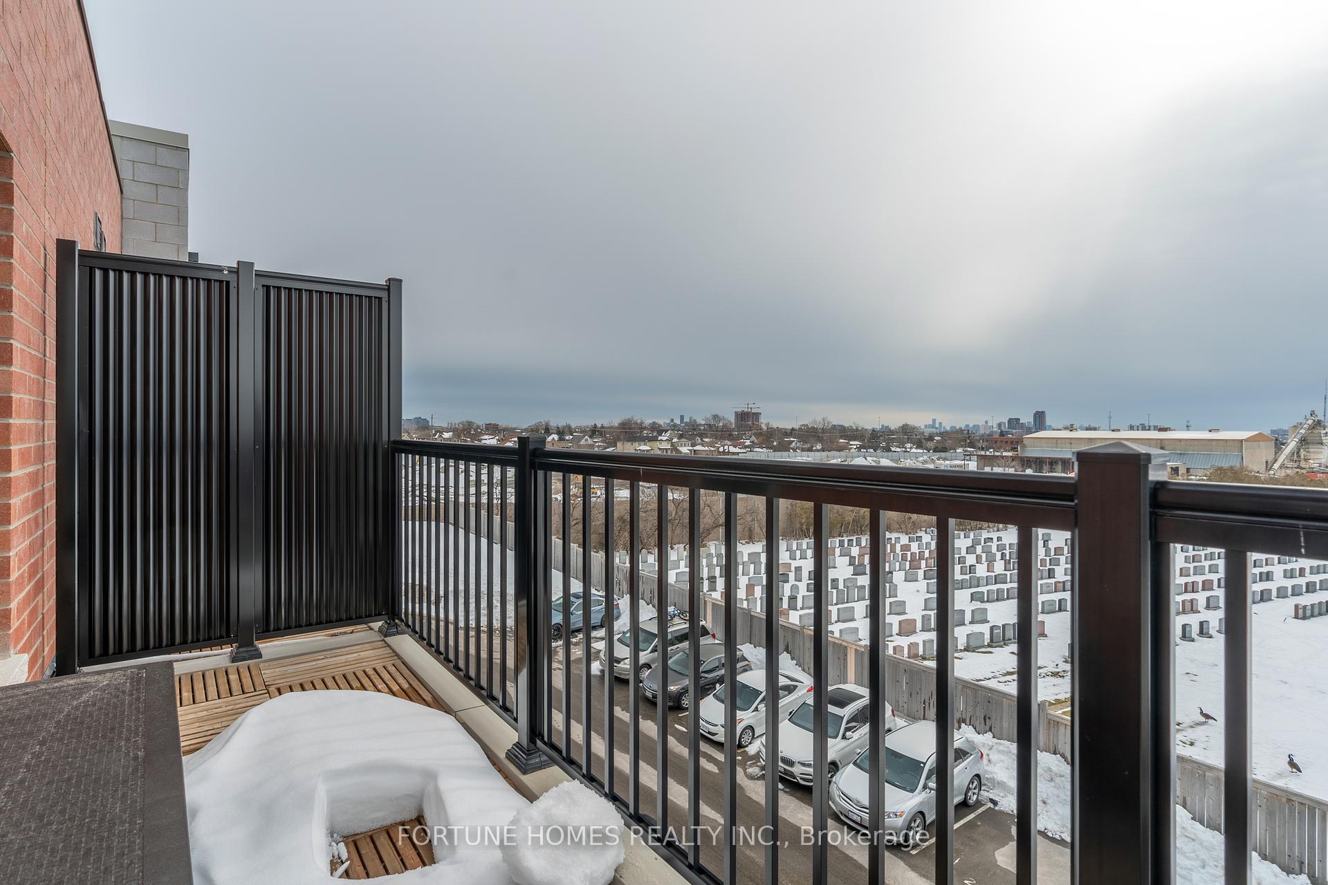 3 Bedrooms Condo at 39 John Perkins Bull, Toronto For sale