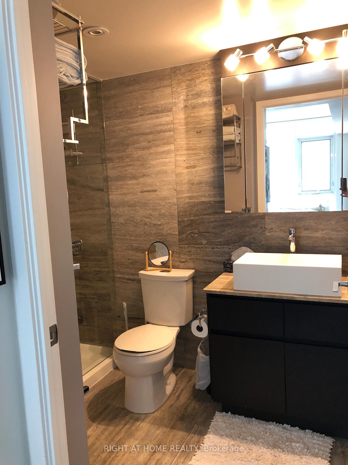2 Bedrooms Condo at 15 Iceboat,  Toronto For sale