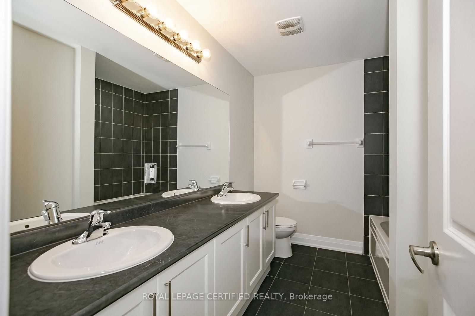 32 Dalbeattie Drive
