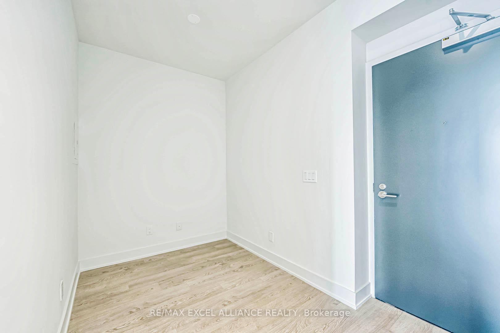2 Bedrooms Condo at 8 Cumberland,  Toronto For sale