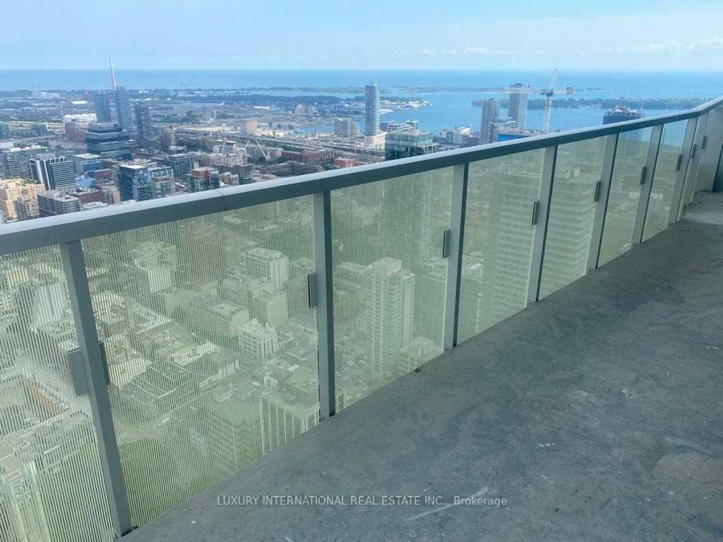 2 Bedrooms Condo at 197 Yonge, Toronto For sale