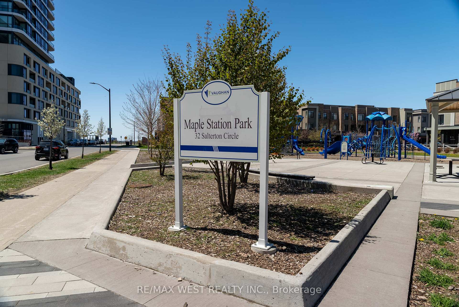 1 Bedroom Condo at 100 Eagle Rock, Vaughan For sale