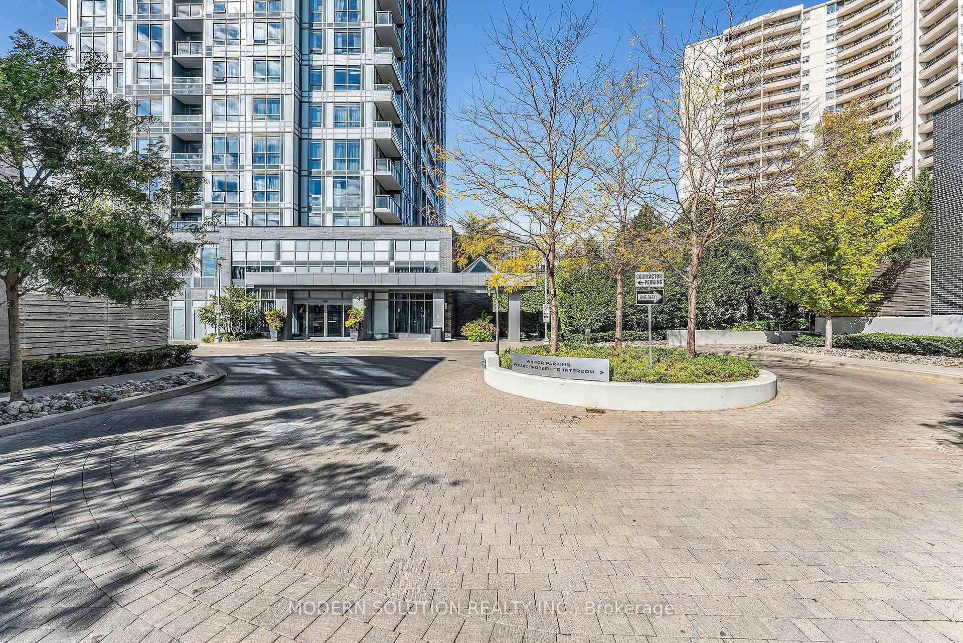 2 Bedrooms Condo at 18 Graydon Hall, Toronto For sale