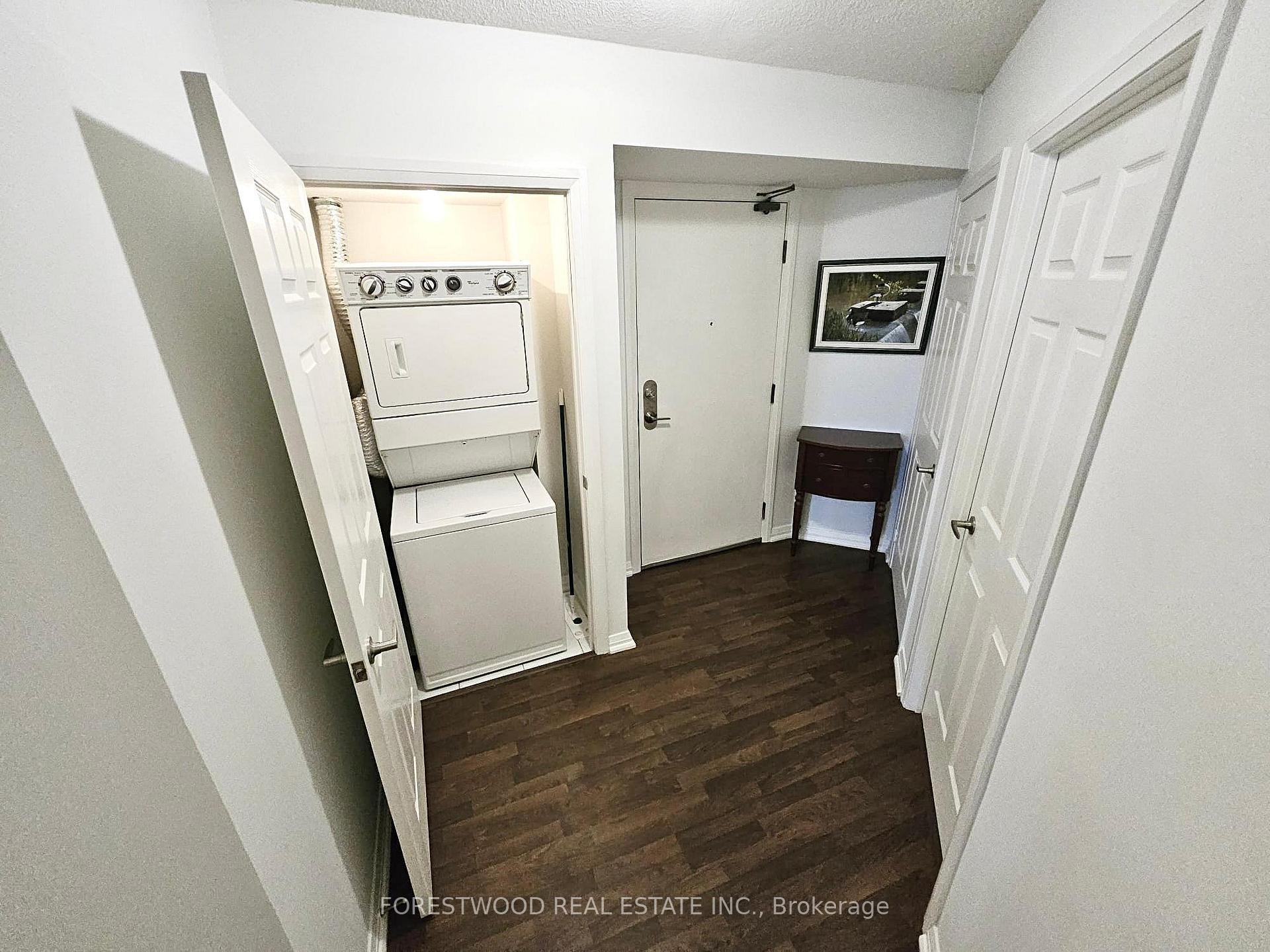 3 Bedrooms Condo at 220 Forum, Mississauga For sale