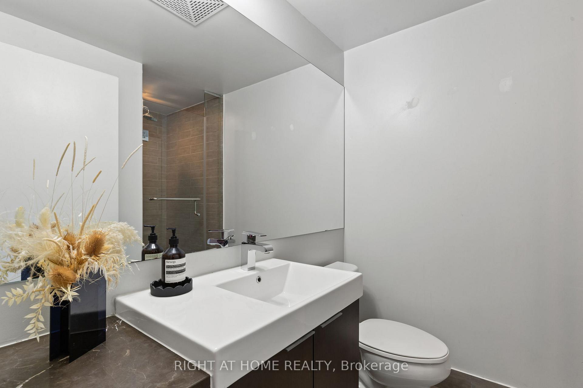 1 Bedroom Condo at 478 king, Toronto For sale
