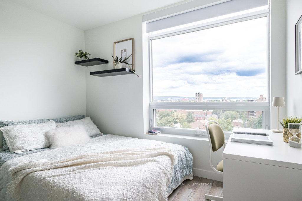 2 Bedrooms Condo at 467 Charlton, Hamilton For sale