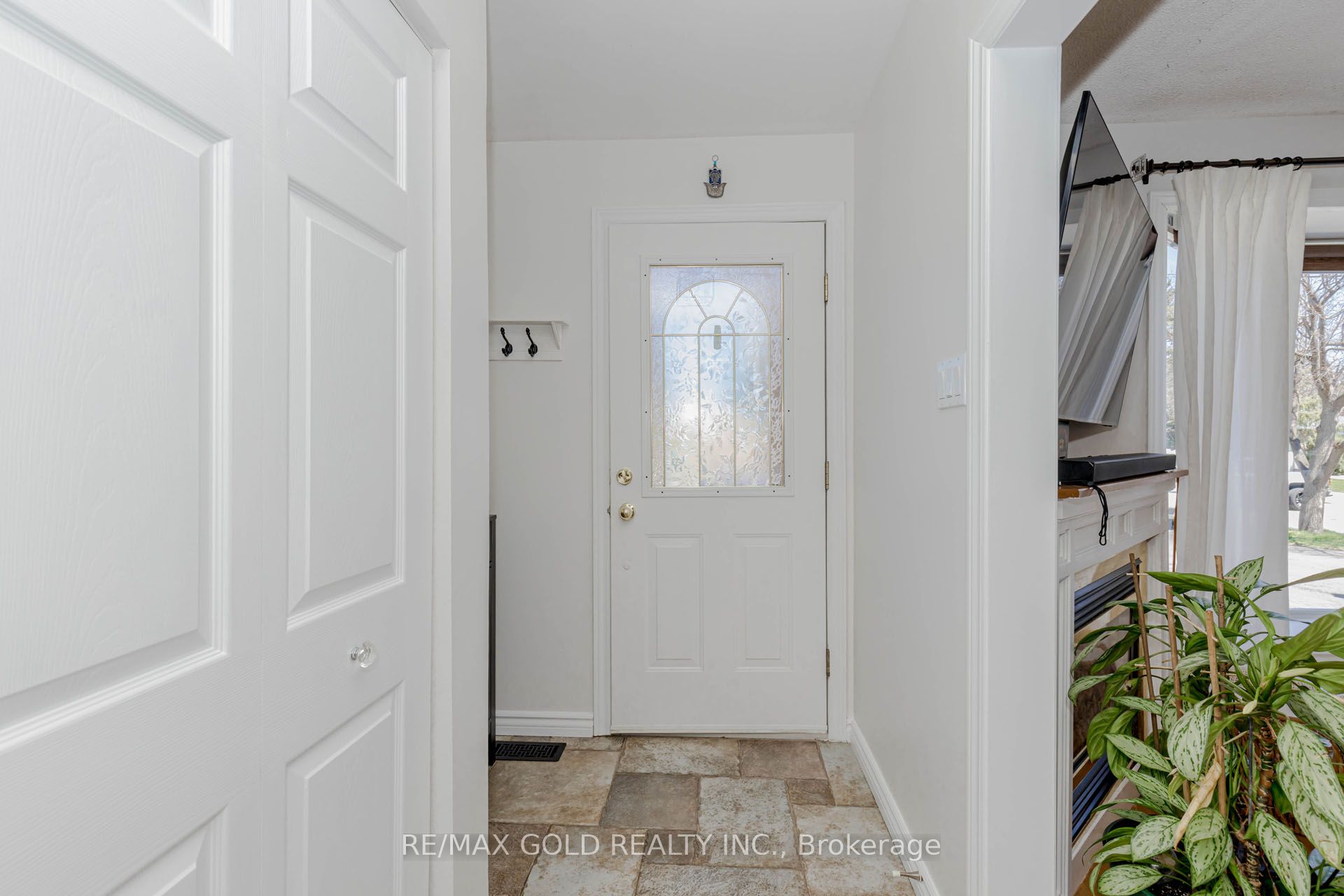 37 Brookdale Crescent