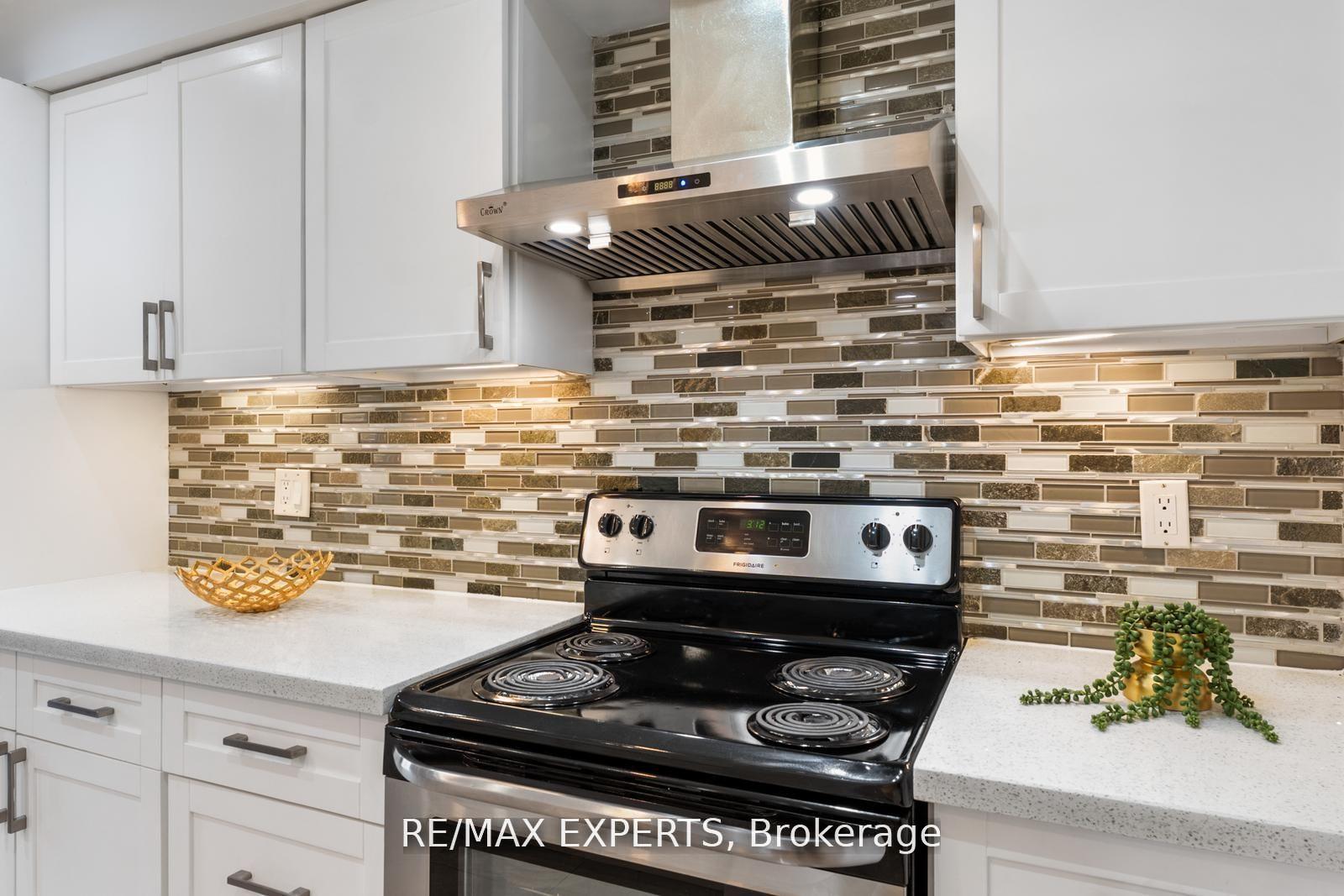 5 Bedrooms Condo at 1484 Torrington, Mississauga For sale