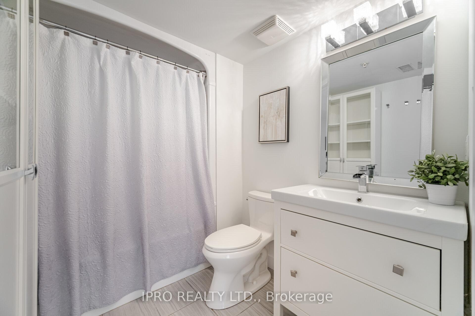 2 Bedrooms Condo at 1411 Walker’s, Burlington For sale
