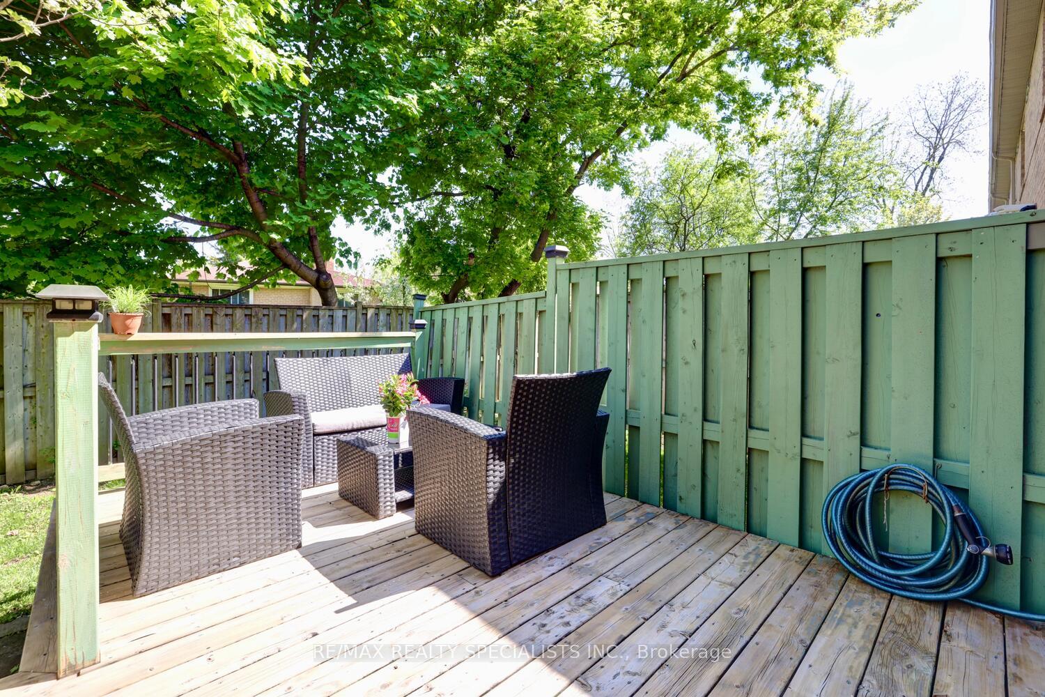 4 Bedrooms Condo at 1128 Dundas, Mississauga For sale