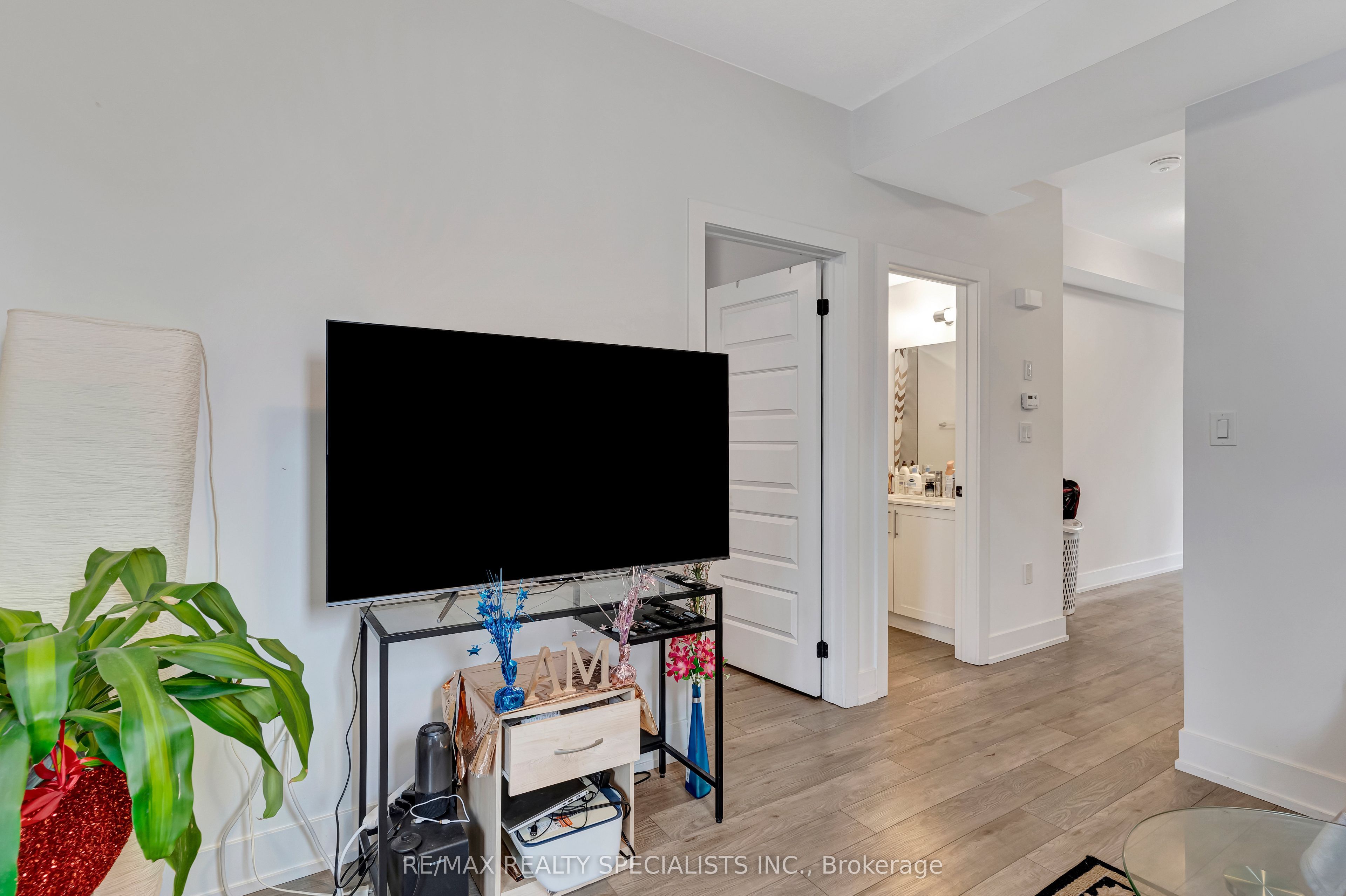 99 Roger Street, #21