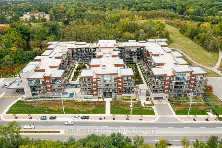 1575 Lakeshore