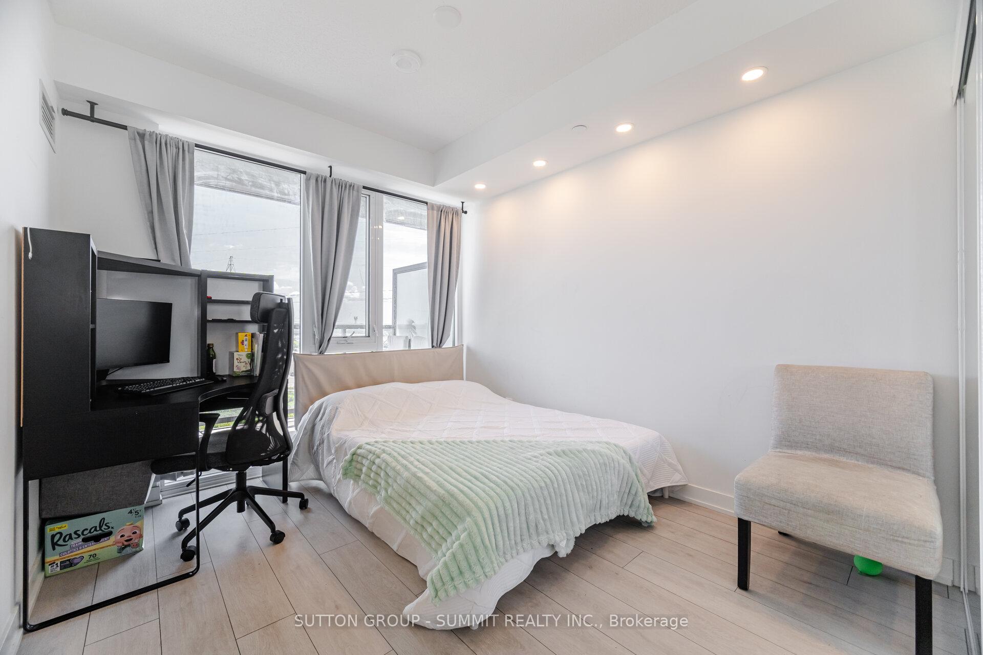 2 Bedrooms Condo at 3200 DAKOTA COMMON, Burlington For sale