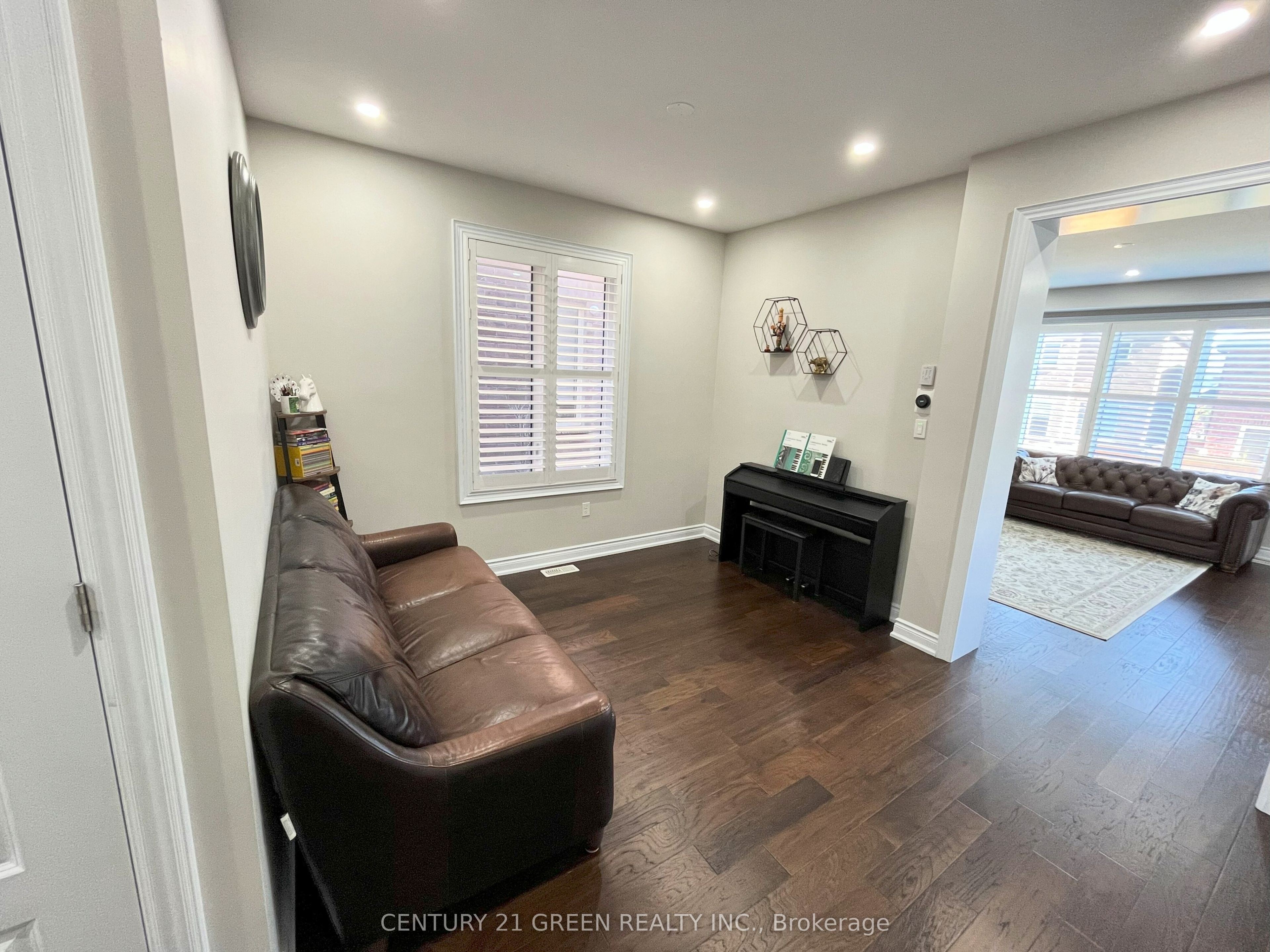 199 Windfields Farm Drive W