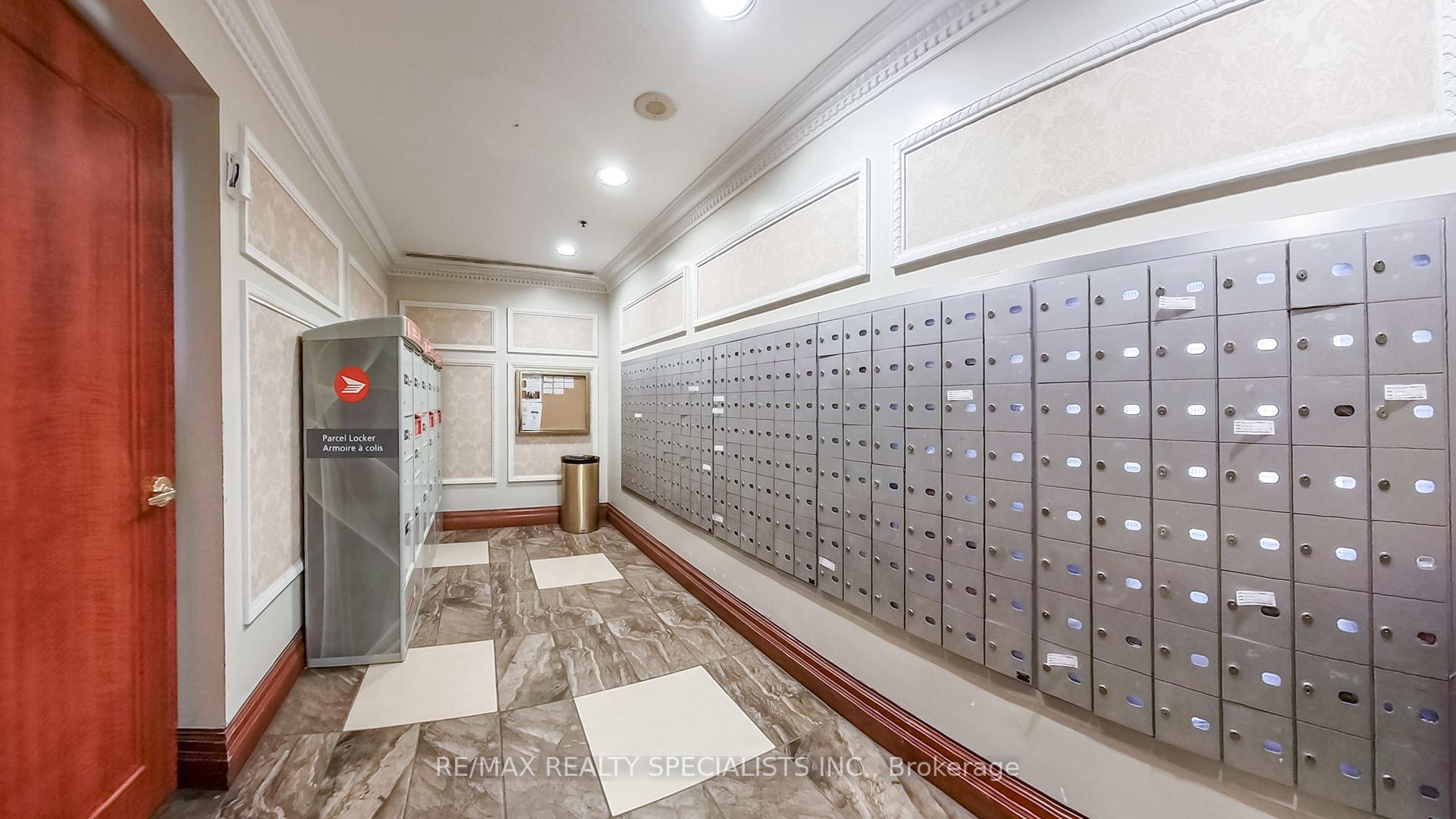 1 Bedroom Condo at 8 LEE CENTRE, Toronto For sale