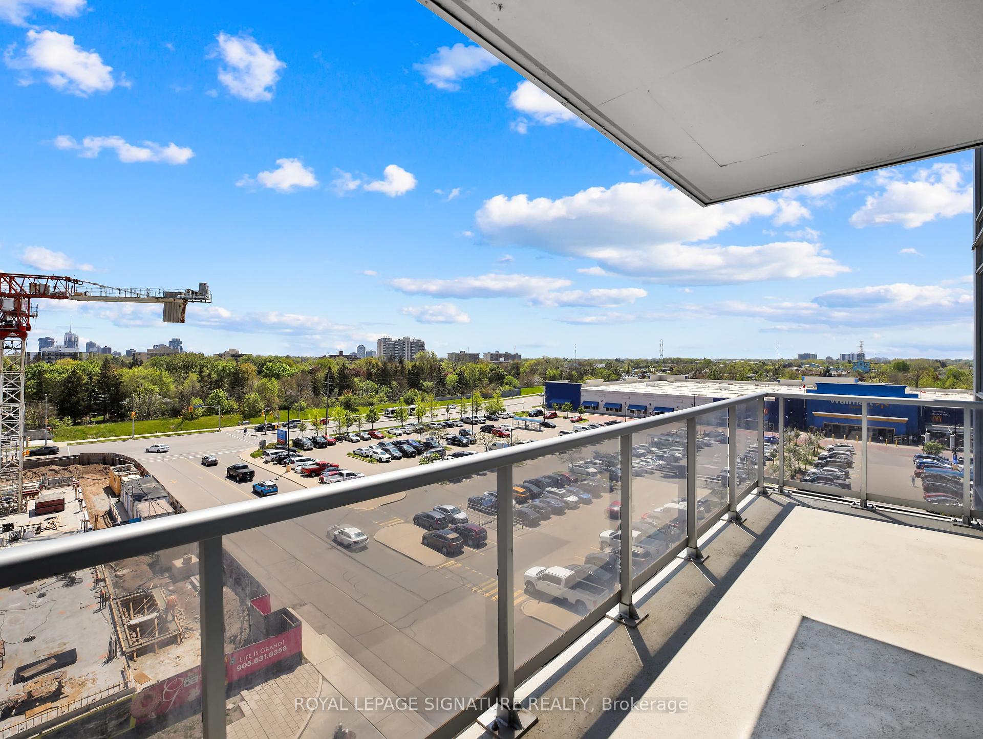2 Bedrooms Condo at 2081 Fairview, Burlington For sale