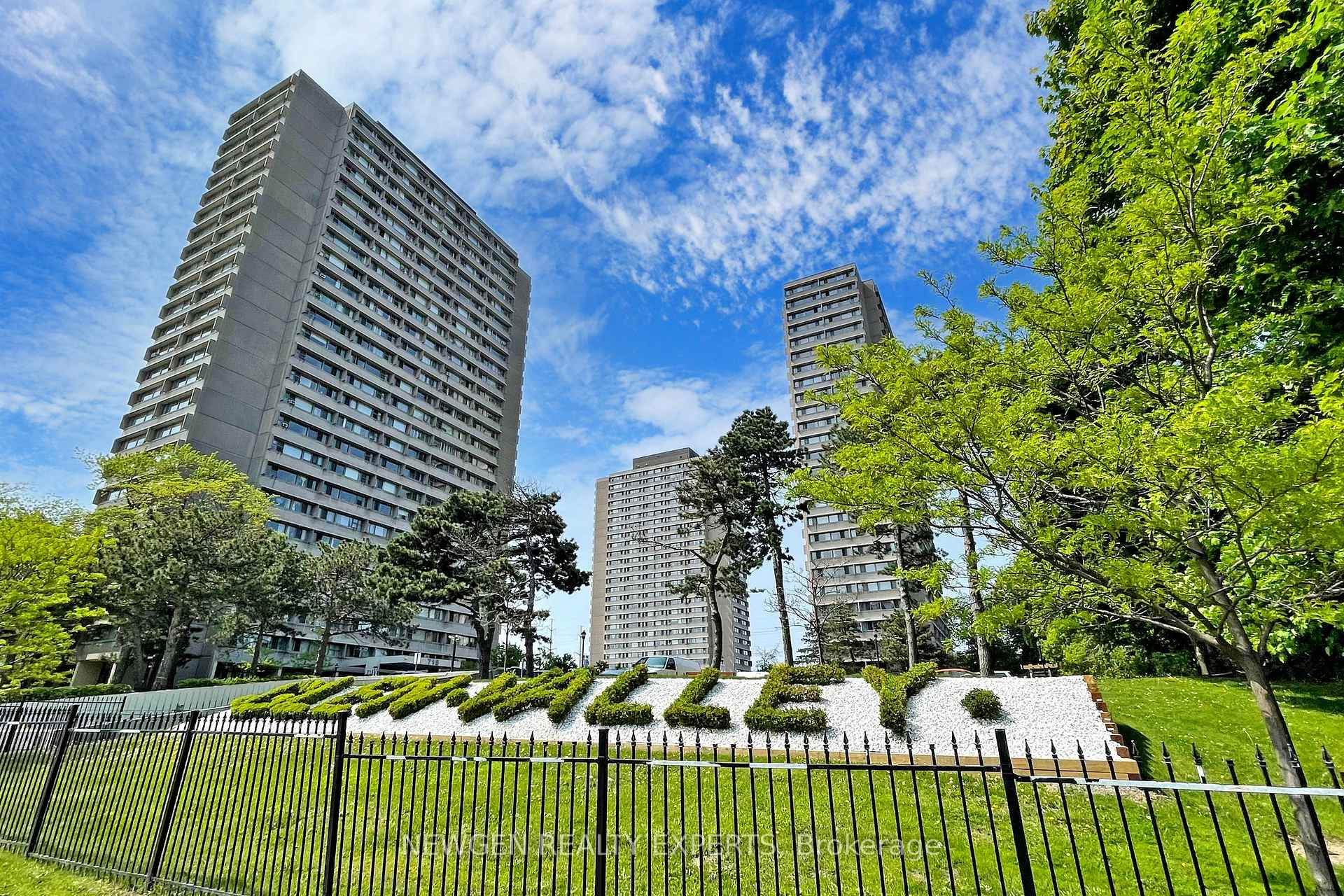 2 Bedrooms Condo at 735 Don Mills, Toronto For sale