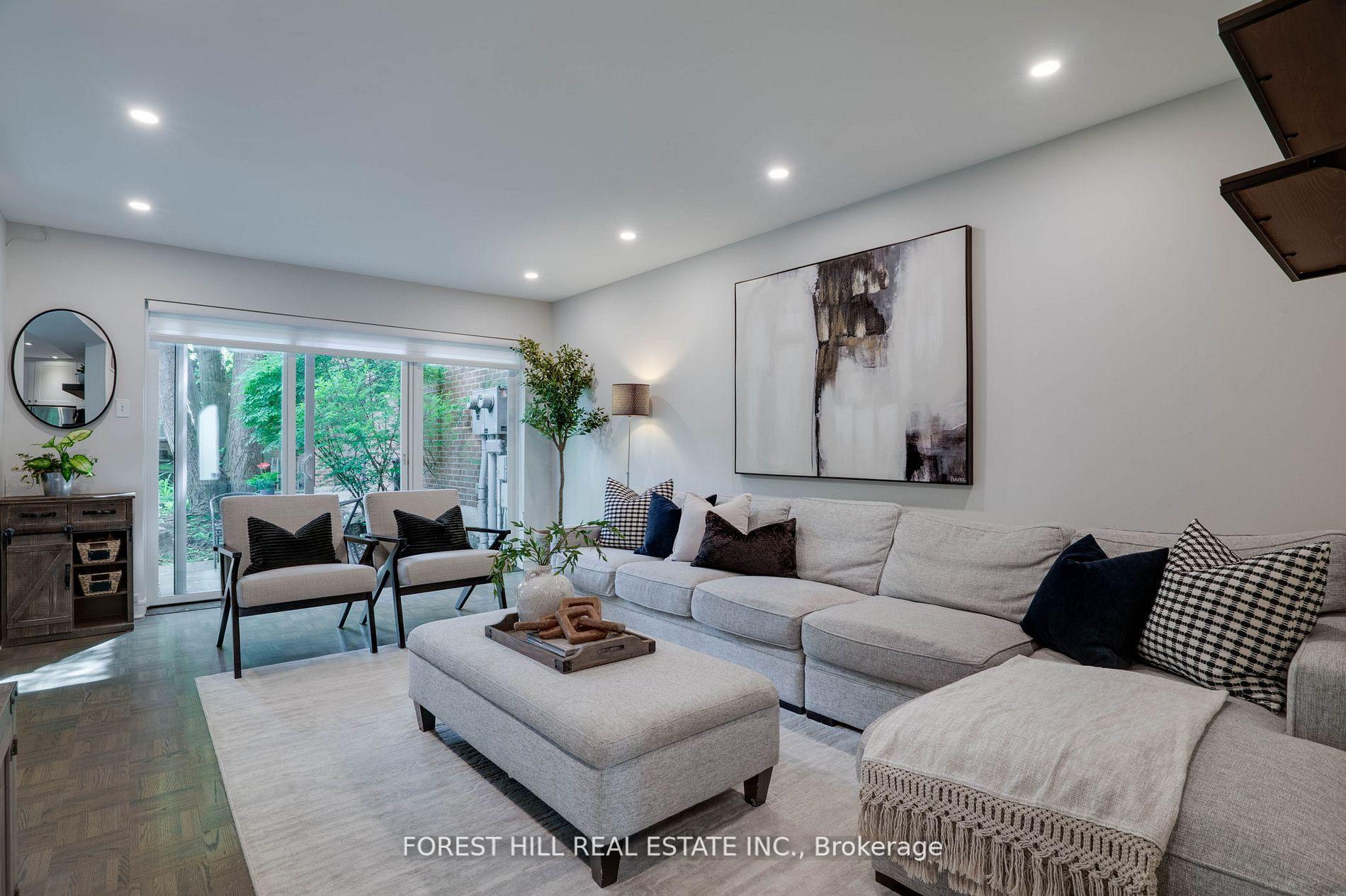 4 Bedrooms Condo at 11 Scenic Mill, Toronto For sale