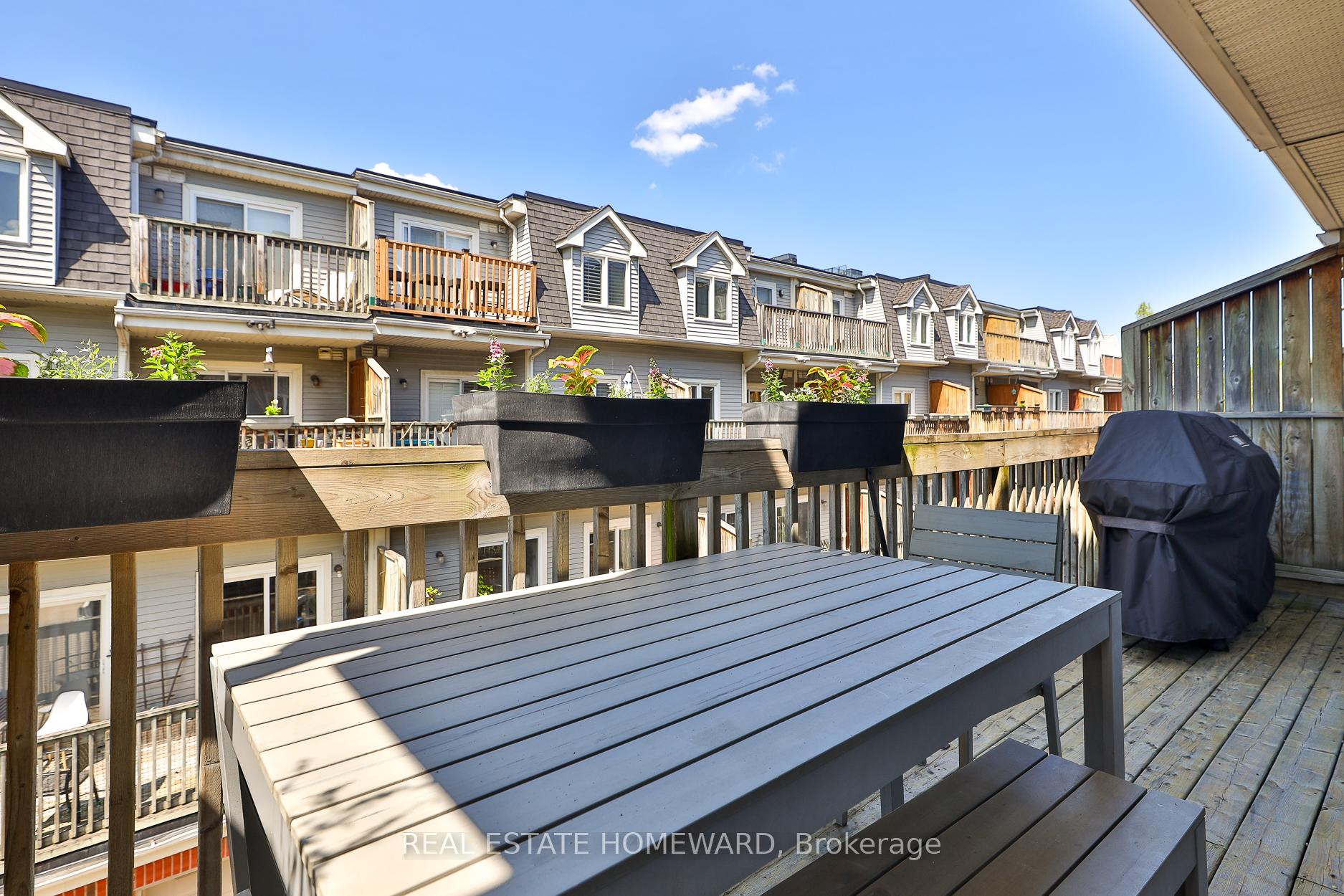 3 Bedrooms Condo at 36 Rusholme Park, Toronto For sale