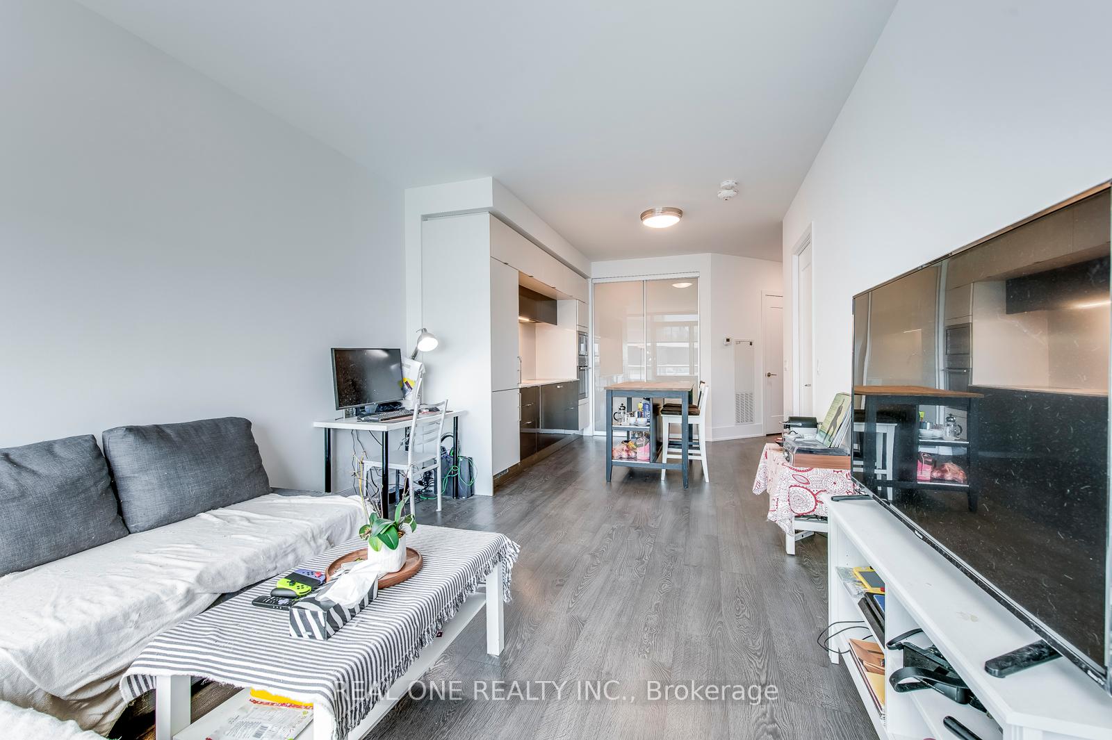 2 Bedrooms Condo at 1 Edgewater, Toronto For sale