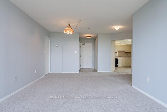 2 Bedrooms Condo at 5080 Pinedale, Burlington For sale