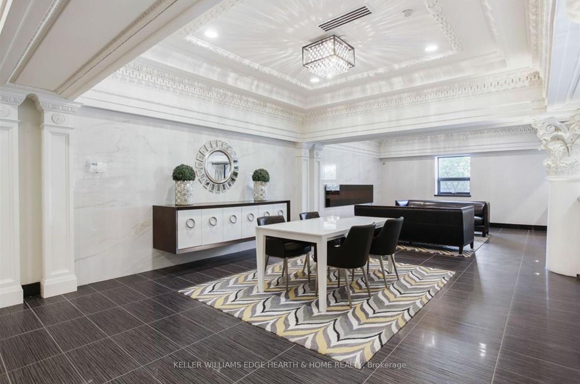 2 Bedrooms Condo at 112 King,  Hamilton For sale