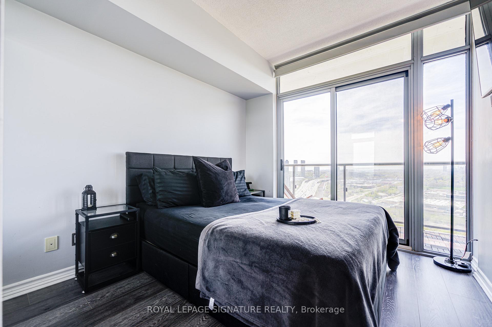 2 Bedrooms Condo at 105 The Queensway, Toronto For sale