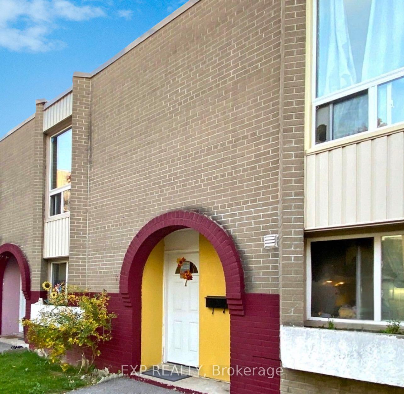 3 Bedrooms Condo at 61 Driftwood, Toronto For sale